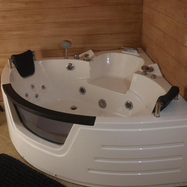 Modern Apartment with Jacuzzi in Novi Sad Center - Apartman sa 2 Spavaće Sobe - 4