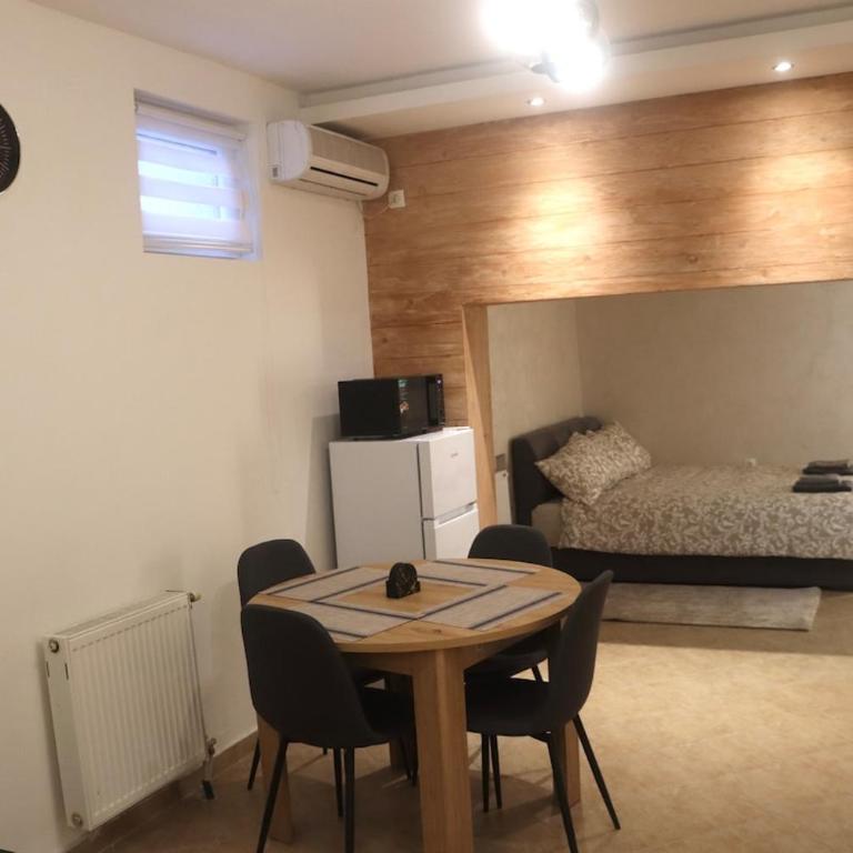 Modern Apartment with Jacuzzi in Novi Sad Center - Apartman sa 2 Spavaće Sobe - 16