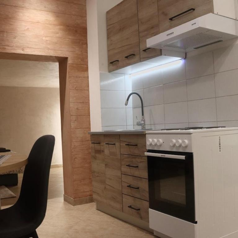 Modern Apartment with Jacuzzi in Novi Sad Center - Apartman sa 2 Spavaće Sobe - 18