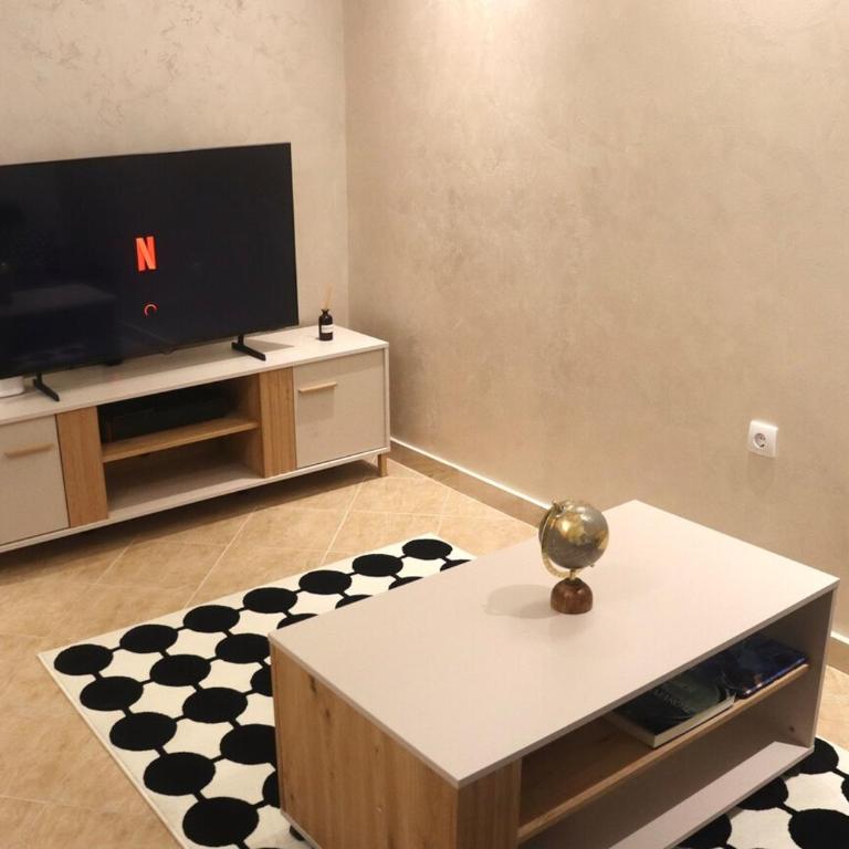Modern Apartment with Jacuzzi in Novi Sad Center - Apartman sa 2 Spavaće Sobe - 20
