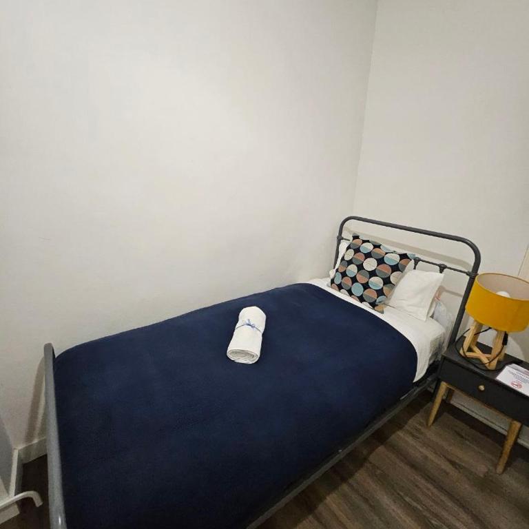 Five Room Family Flat Near Ramblas - Apartment with Balcony - 17