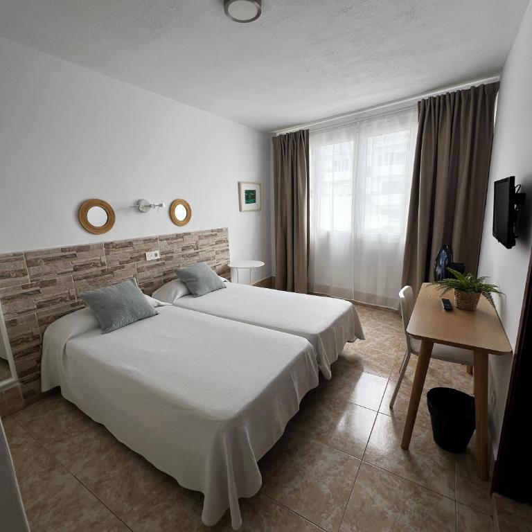 Hostal Residencia Cardona - Habitación Doble - 2 camas - 10