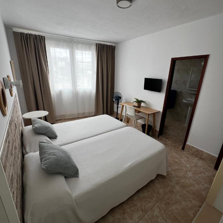 Hostal Residencia Cardona - Habitación Doble - 2 camas - 11