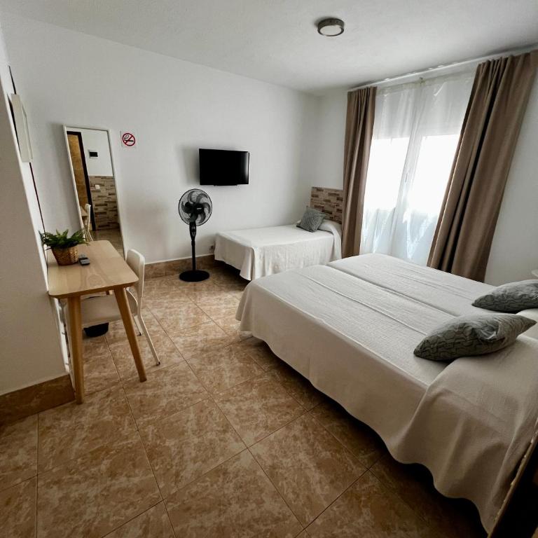 Hostal Residencia Cardona - Habitación Triple - 1