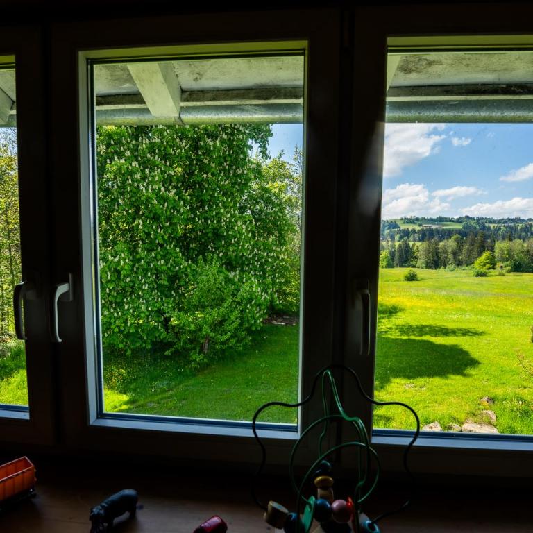 Mit Blick auf Bergwiesen - Familienfreundliches Bauernhaus im Westallgäu - Haus mit 4 Schlafzimmern - 5