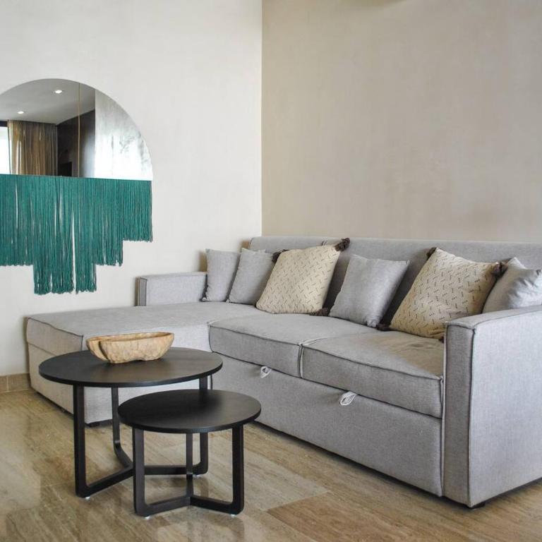Upscale Condo Perfect Location - Apartment - 4