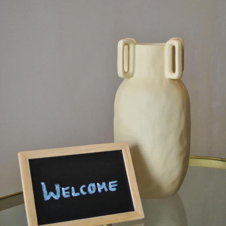 Upscale Condo Perfect Location - Apartment - 10