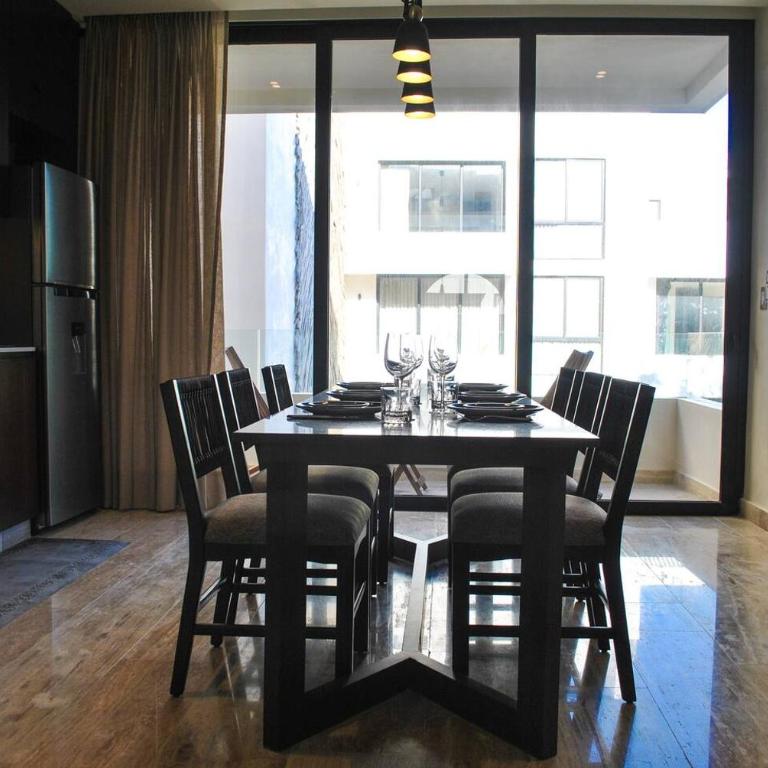 Upscale Condo Perfect Location - Apartment - 8