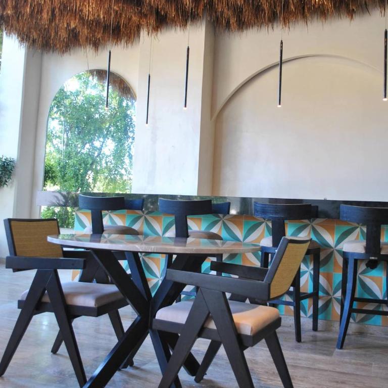 Upscale Condo Perfect Location - Apartment - 41