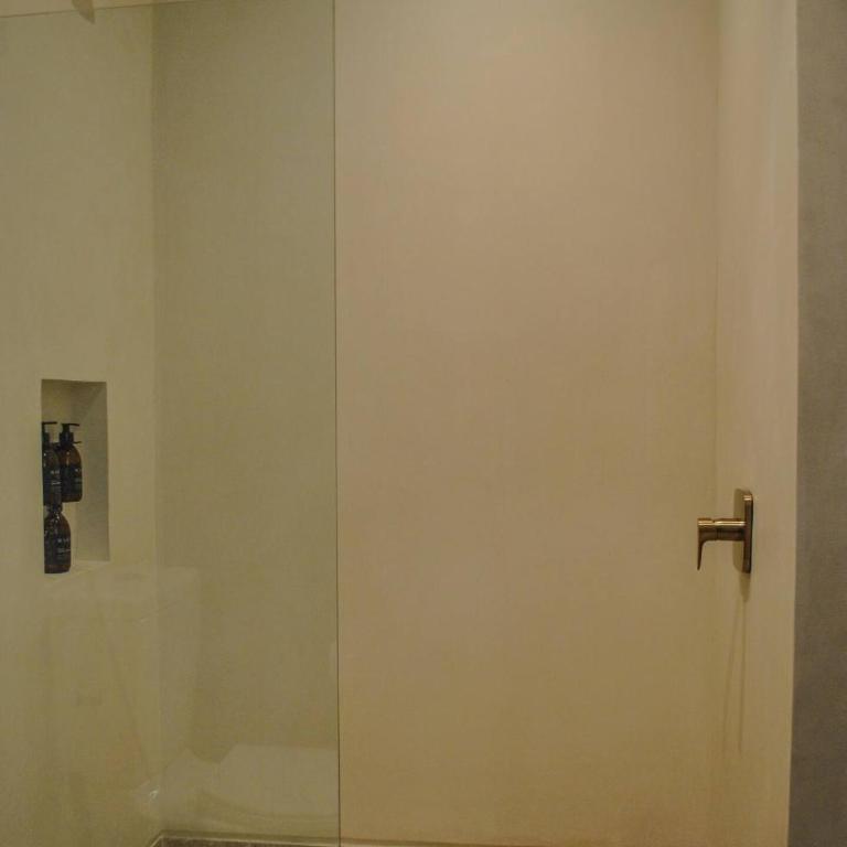 Upscale Condo Perfect Location - Apartment - 22