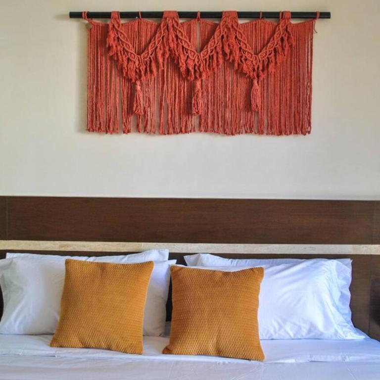 Upscale Condo Perfect Location - Apartment - 29