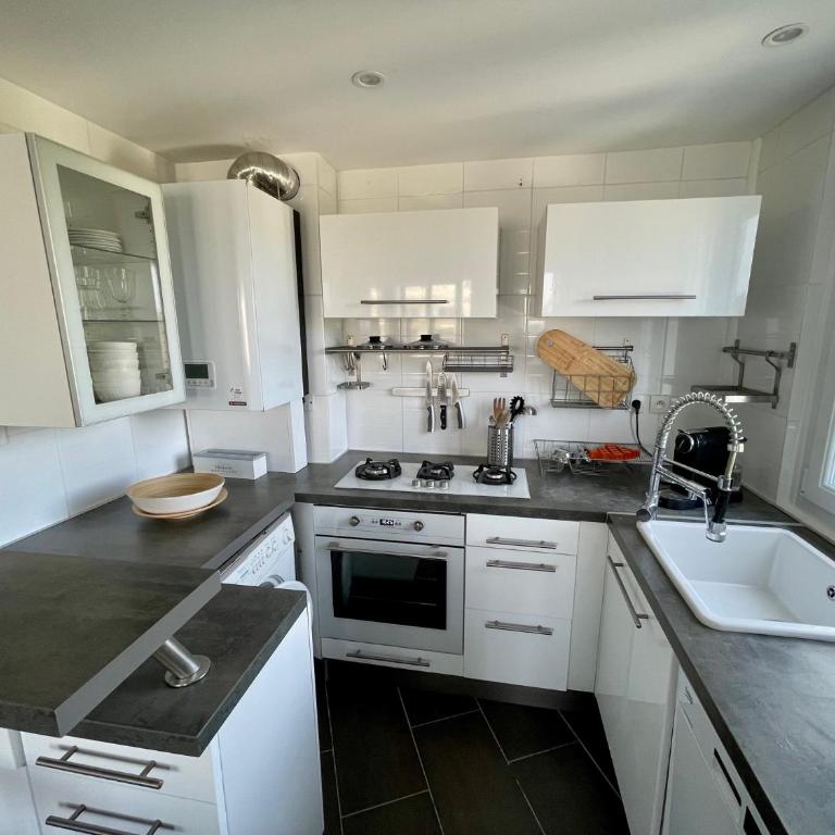 Vue mer, Heol, 5ème étage - Appartement 1 Chambre - 9