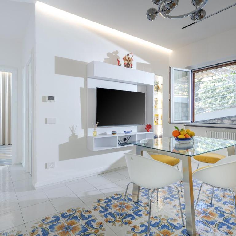 Sea View Luxury Apartments - Appartamento con 1 Camera da Letto e Vasca Idromassaggio - 2