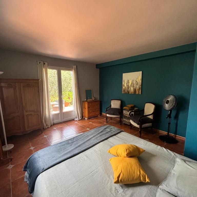 La maison aux oliviers - Three-Bedroom House - 24