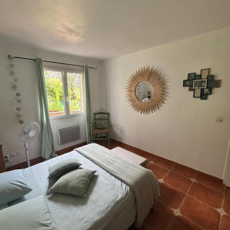 La maison aux oliviers - Three-Bedroom House - 22