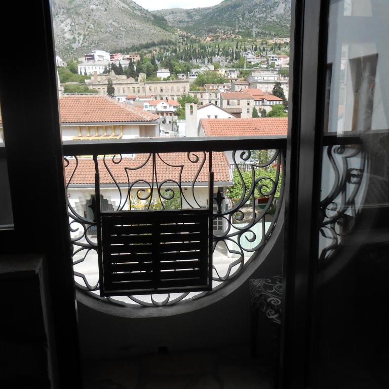 Villa Anri - Triple Room with Balcony - 9