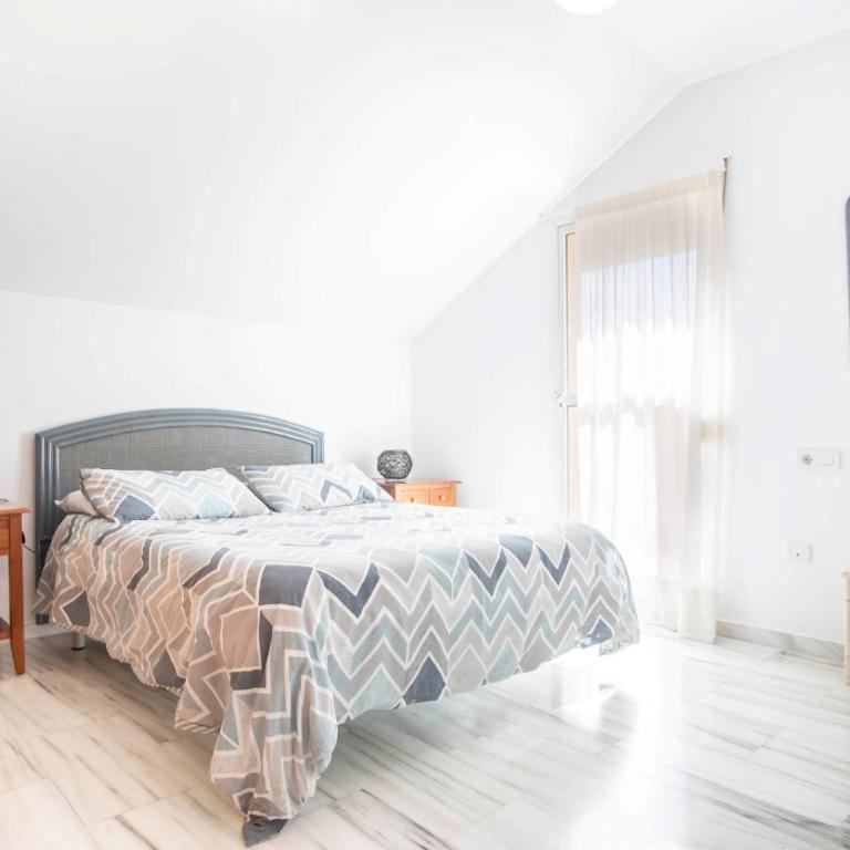 Bioparc ático muy amplio y soleado, cerca de la playa y centro, con parking y AC - Apartamento de 3 dormitorios - 10