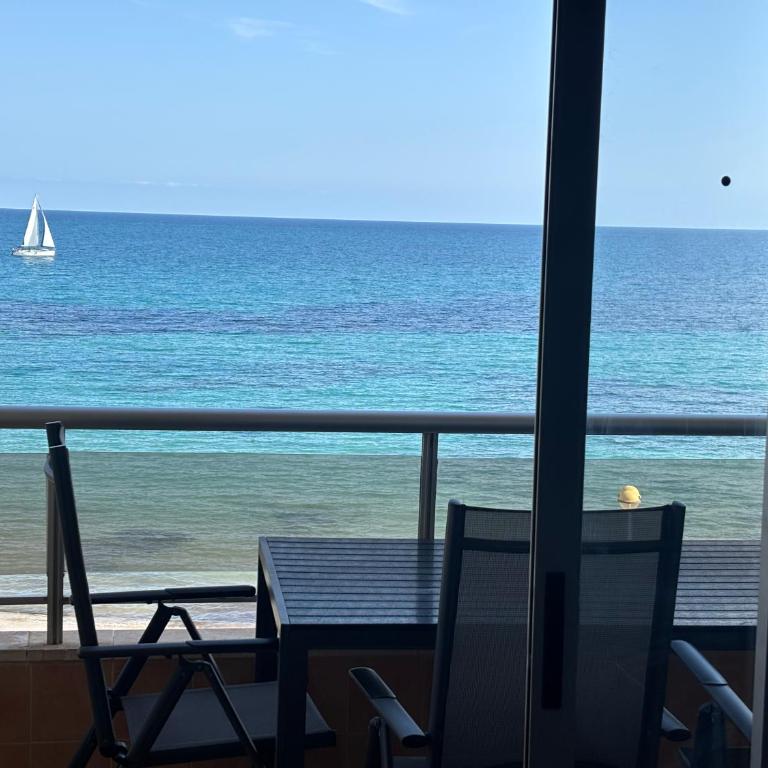 Apartamento primera línea playa Torrevieja El Palmeral - Two-Bedroom Apartment with Sea View - 3