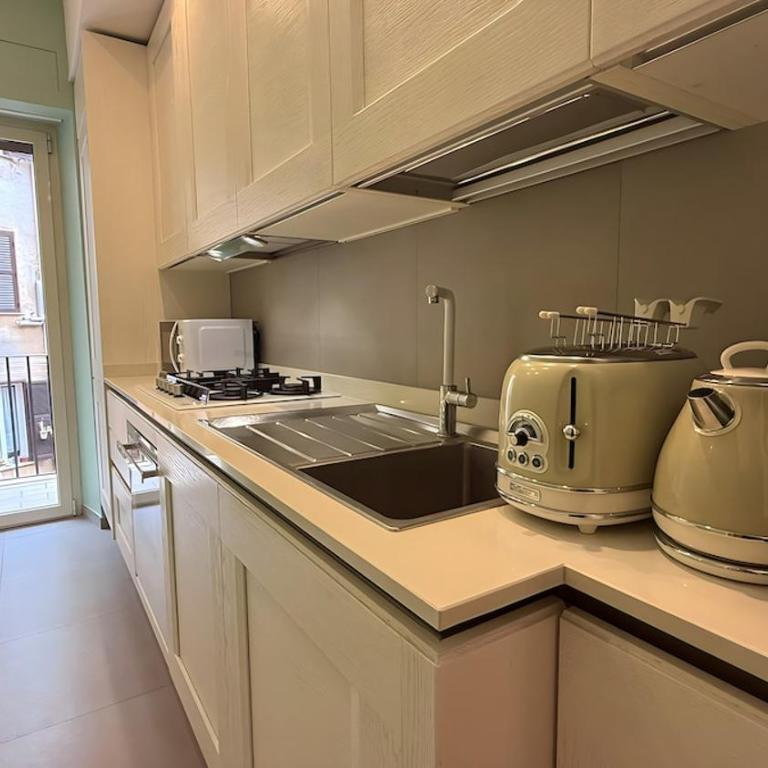 Elegant Roman Escape Walk to the Colosseum - Appartamento con 2 Camere da Letto - 16