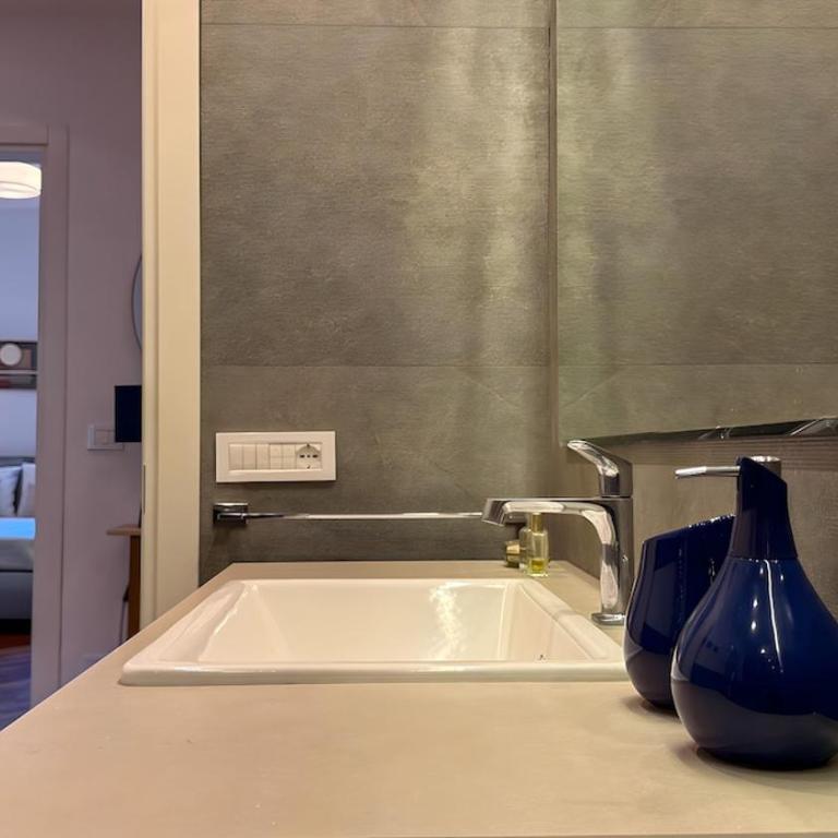 Elegant Roman Escape Walk to the Colosseum - Appartamento con 2 Camere da Letto - 20
