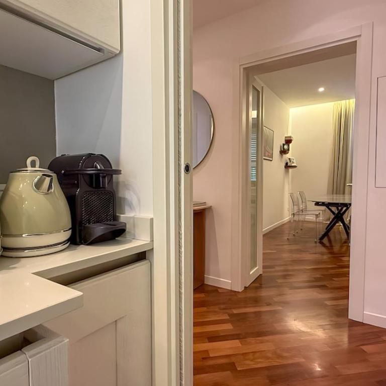 Elegant Roman Escape Walk to the Colosseum - Appartamento con 2 Camere da Letto - 28