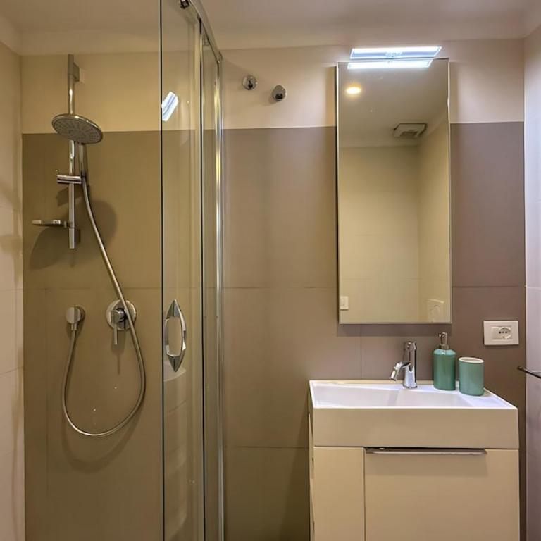 Elegant Roman Escape Walk to the Colosseum - Appartamento con 2 Camere da Letto - 49
