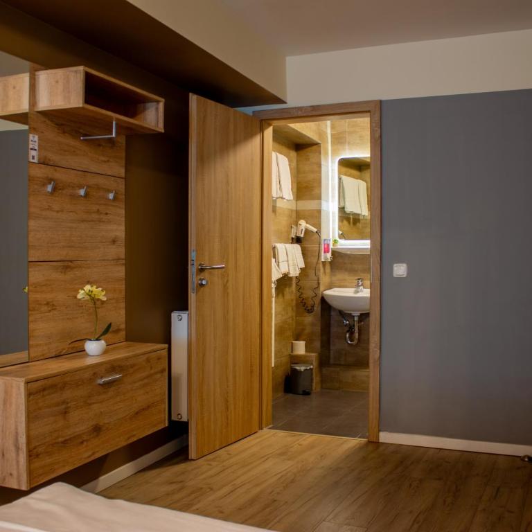 City House Alpeneck - Familienzimmer mit Dusche - 4