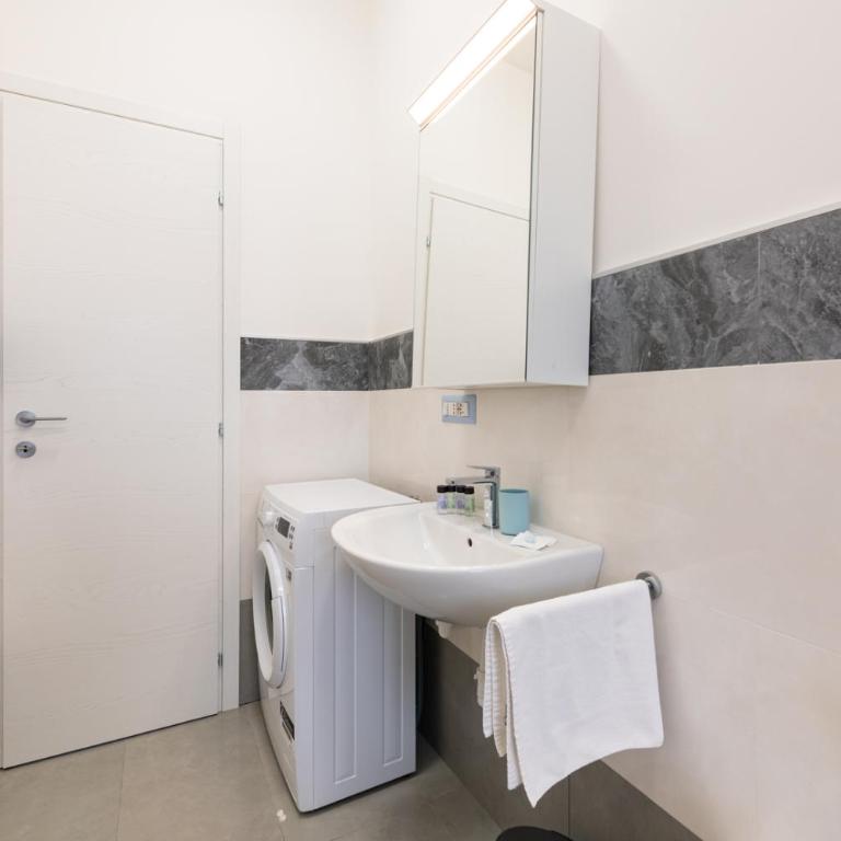 Metro M3 - 10 min Duomo - Cozy Apt W Balcony and AC - Appartamento con 2 Camere da Letto - 18