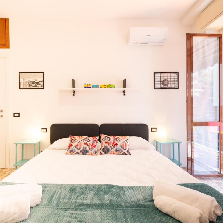 Metro M3 - 10 min Duomo - Cozy Apt W Balcony and AC - Appartamento con 2 Camere da Letto - 12