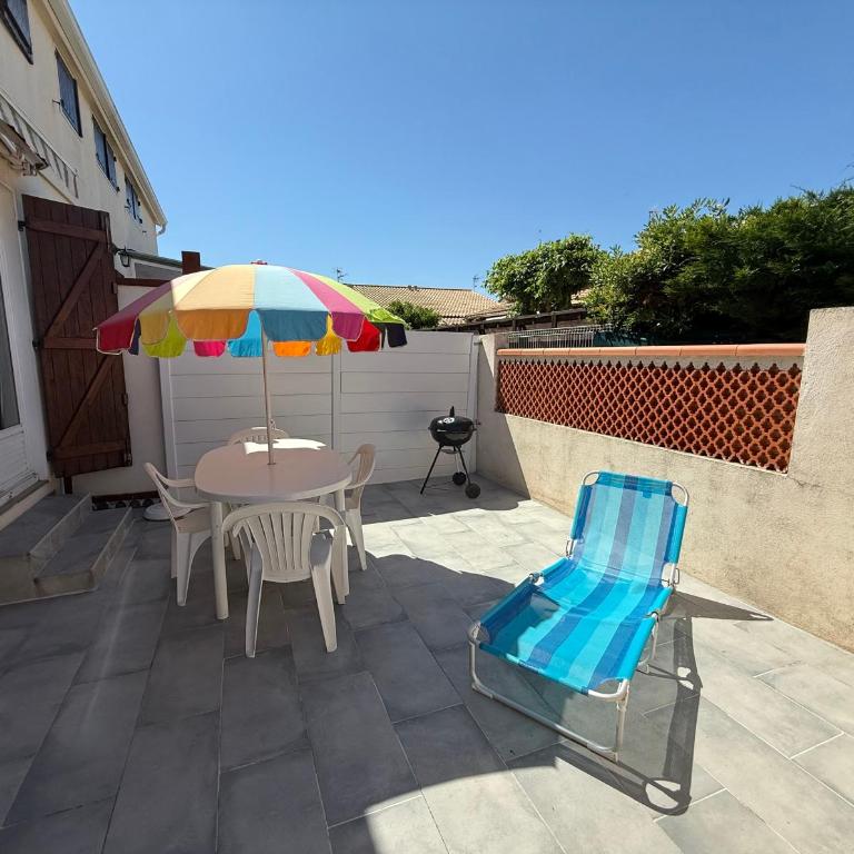 Maison T2 cabine 4 couchages, terrasse cloturée, résidence Sun village avec piscine commune, 300m de la plage à PORTIRAGNES PLAGE LRSUNR6 - Casa con 2 Camere da Letto - 1