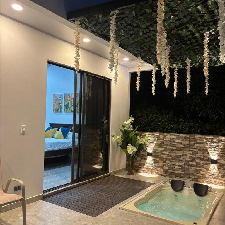 Natural View Resorts Melgar - Suite with Hot Tub - 5