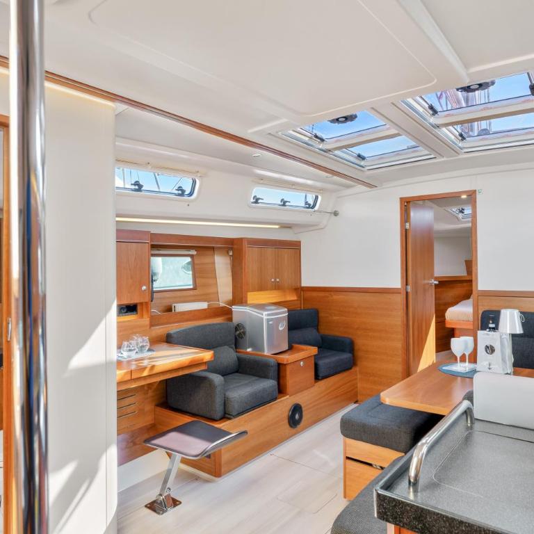 Private Sail Yacht on the Amalfi Coast Escape the Crowds in Style - Deluxe Queen Room - 18
