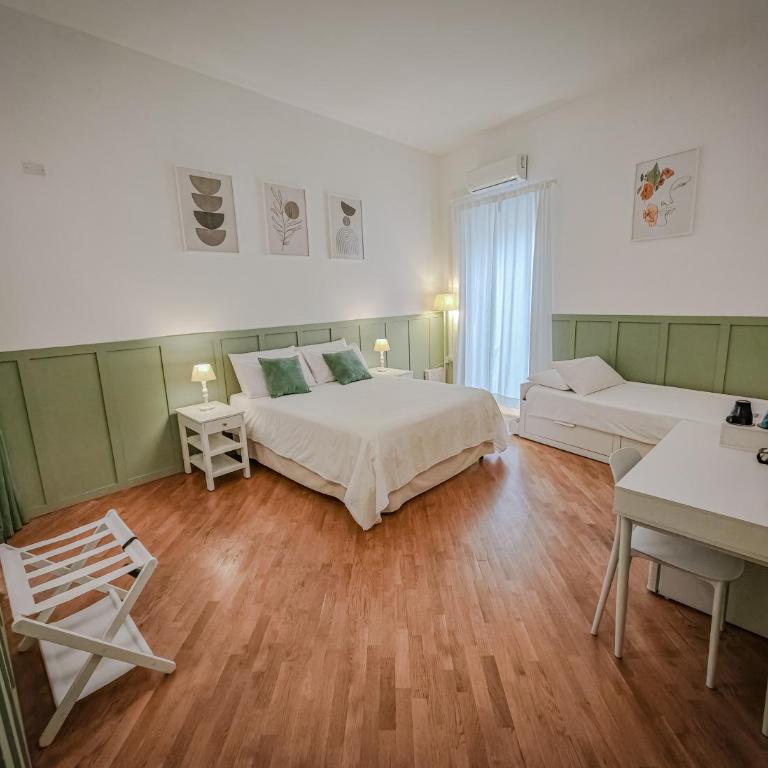 SANT'ELIGIO APARTMENTS & ROOMS - Triple Room with Private Bathroom - 4
