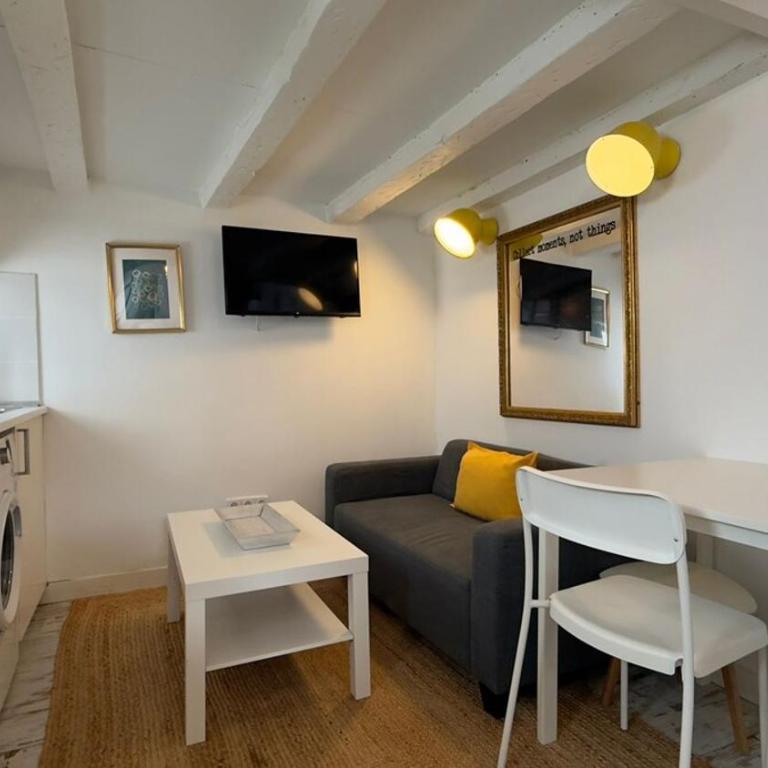 Outdoor studio for 2 people in Lavapiés - Amparo - 3 - One-Bedroom Apartment - 7