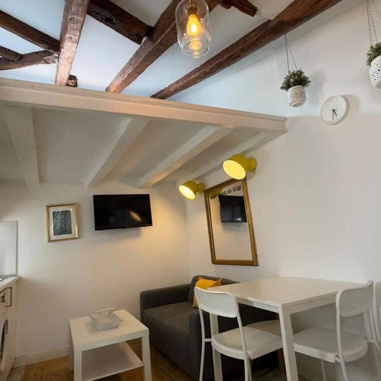 Outdoor studio for 2 people in Lavapiés - Amparo - 3 - One-Bedroom Apartment - 9