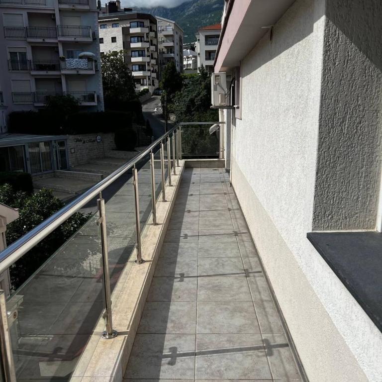 Penthouse Bečići Apartament - Three-Bedroom Apartment - 17