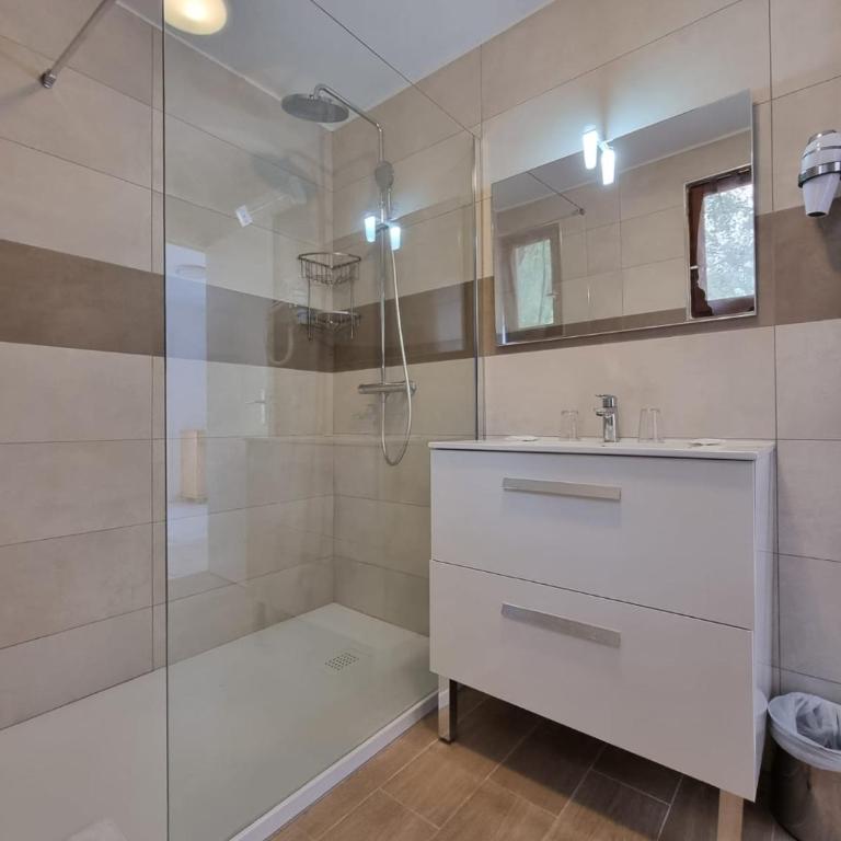 Bungalows Du Maquis - Bungalow 1 Chambre (2 Adultes + 2 Enfants) - 12