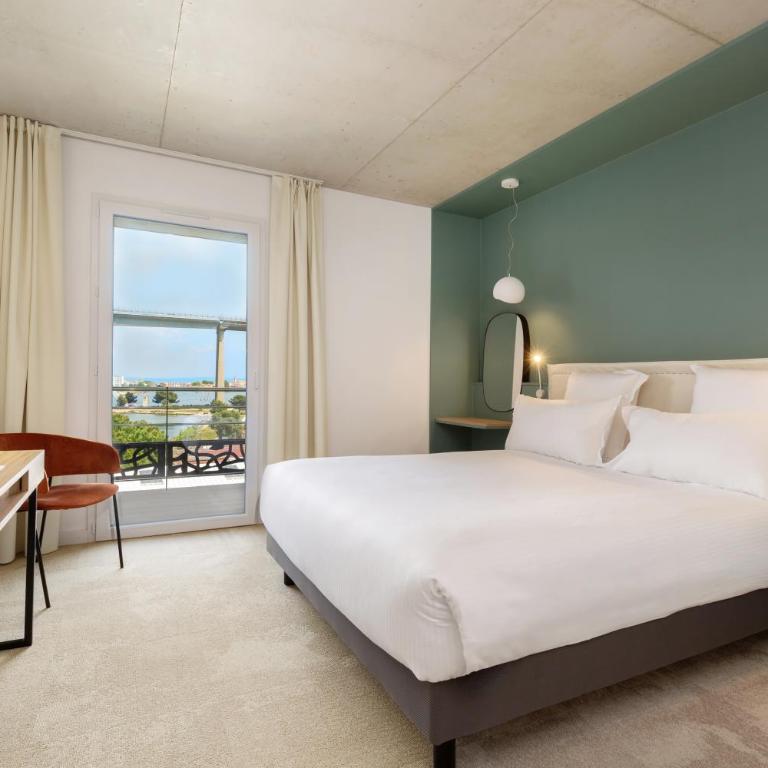 Golden Tulip Hotel & Rooftop Martigues Provence - Superior Zimmer mit 1 Queensize Bett - 1