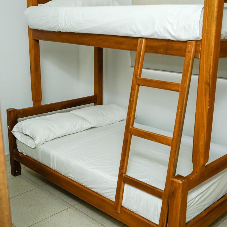 Hamaca Grande Eco Hotel - Habitación Familiar con baño privado - 5