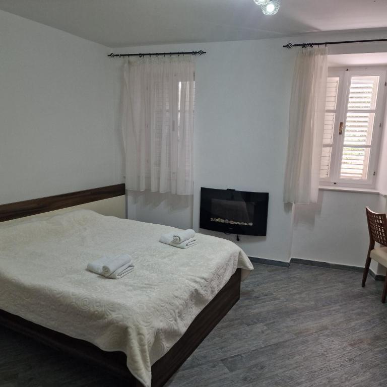 Rooms Dana Old Town Budva - Dvokrevetna Soba sa Bračnim Krevetom - 11