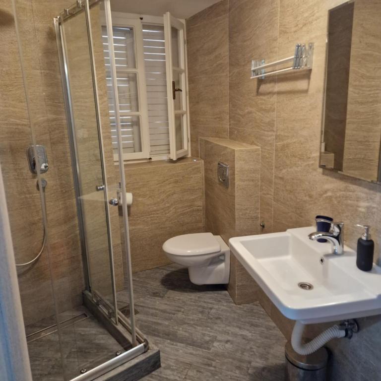 Rooms Dana Old Town Budva - Dvokrevetna Soba sa Bračnim Krevetom - 8