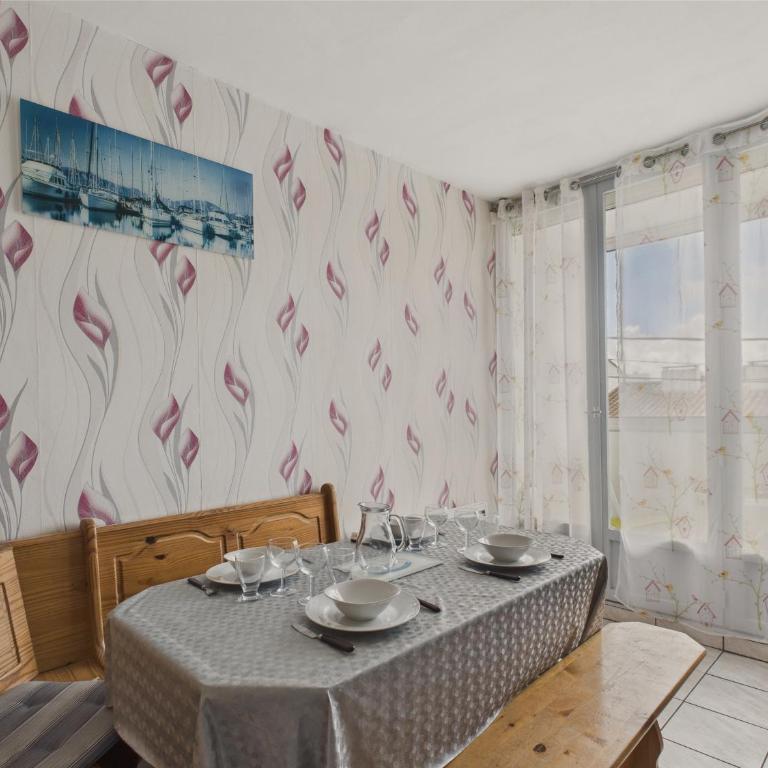 Appart pour 4 adultes et 2 enfants, 500m de la mer - Appartement - 8