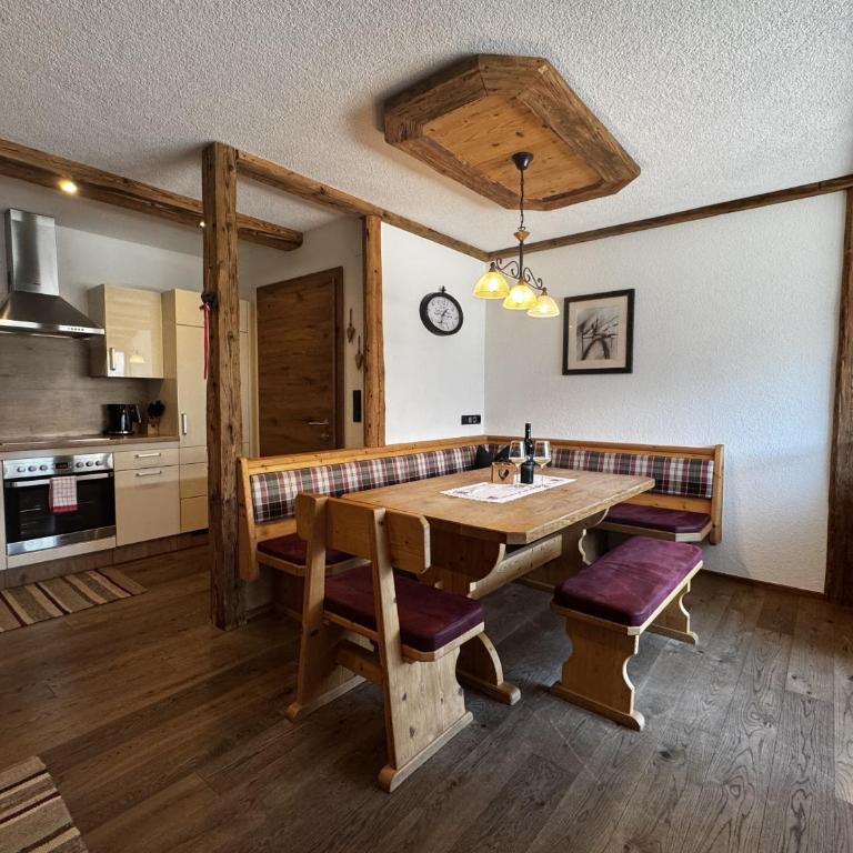 Landhaus Rieder im Zillertal - Two-Bedroom Apartment with Mountain View - 10