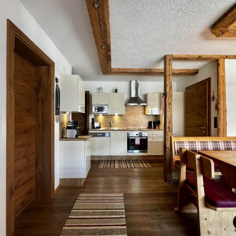 Landhaus Rieder im Zillertal - Two-Bedroom Apartment with Mountain View - 11