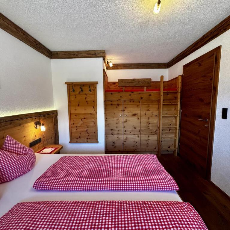 Landhaus Rieder im Zillertal - Two-Bedroom Apartment with Mountain View - 18