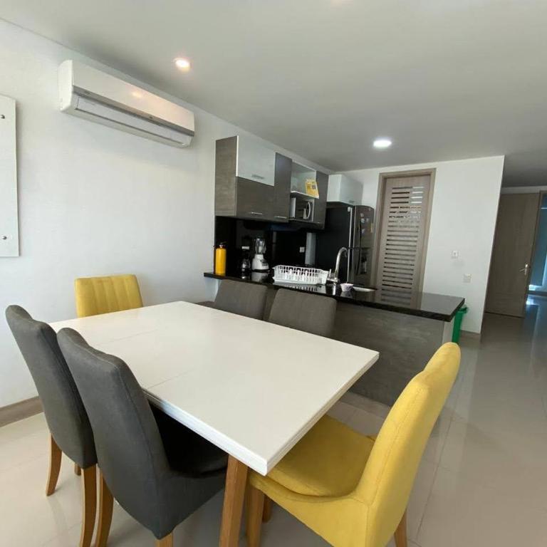 Apartamentos Palmetto Sunset por Parceros Group - Three-Bedroom Apartment - 13
