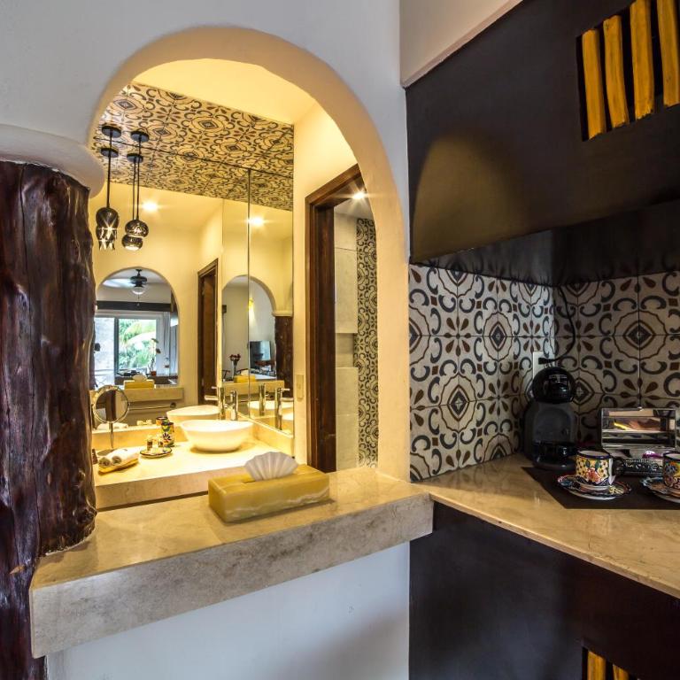 Riviera del Sol Amazing King Size Junior Suite 106 - King Suite - 25