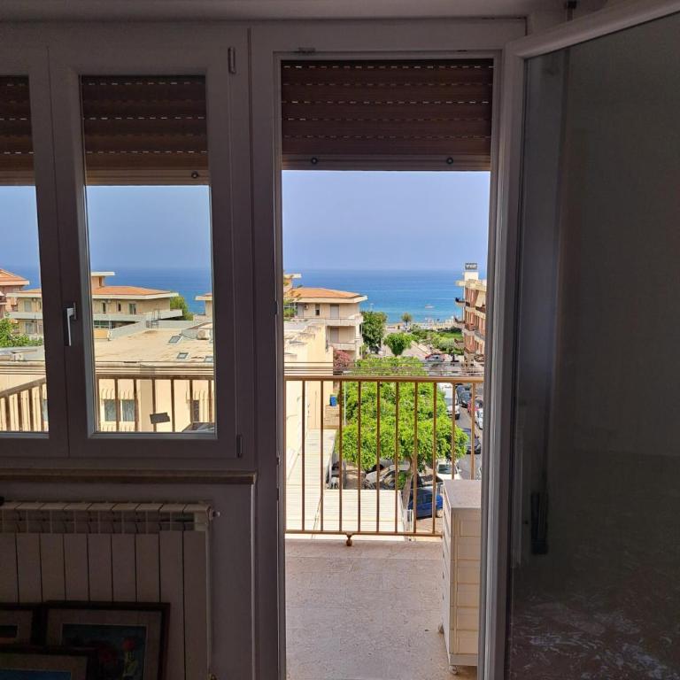 A due passi dalla sabbia fine - Appartamento con 2 Camere da Letto, Balcone e Vista mare - 7