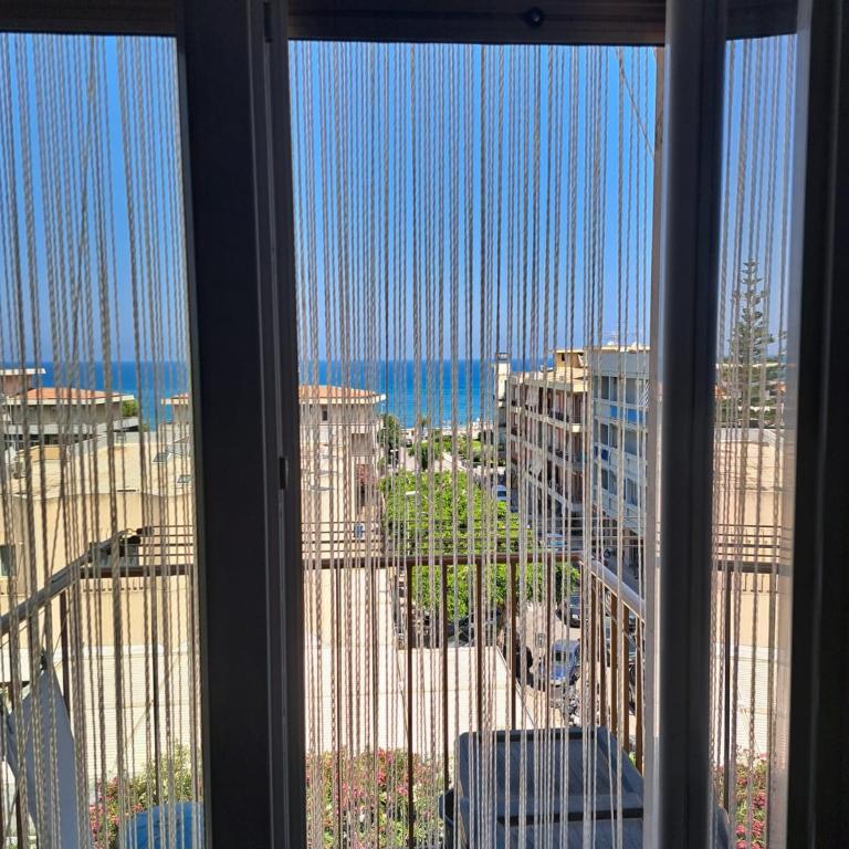 A due passi dalla sabbia fine - Appartamento con 2 Camere da Letto, Balcone e Vista mare - 1