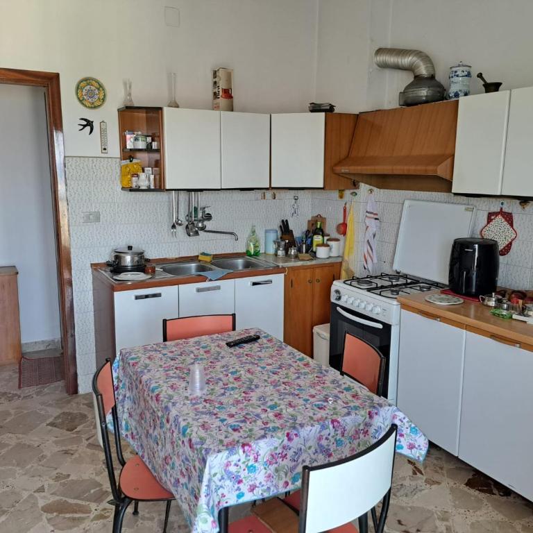 A due passi dalla sabbia fine - Appartamento con 2 Camere da Letto, Balcone e Vista mare - 4